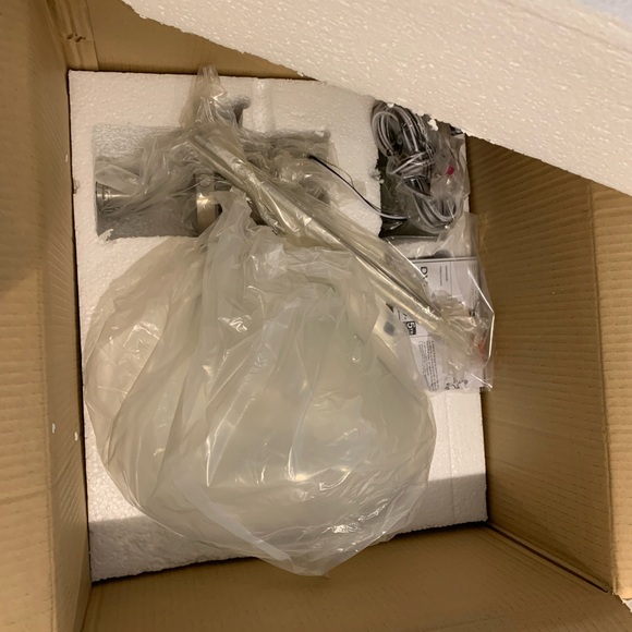 Light fixture - Picture 2 of 2